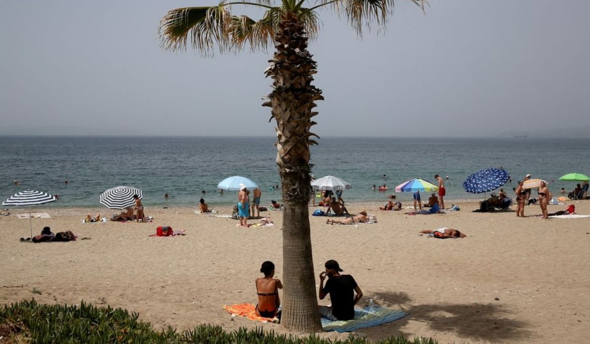 Greece lifts COVID curbs for travellers ahead of key summer season